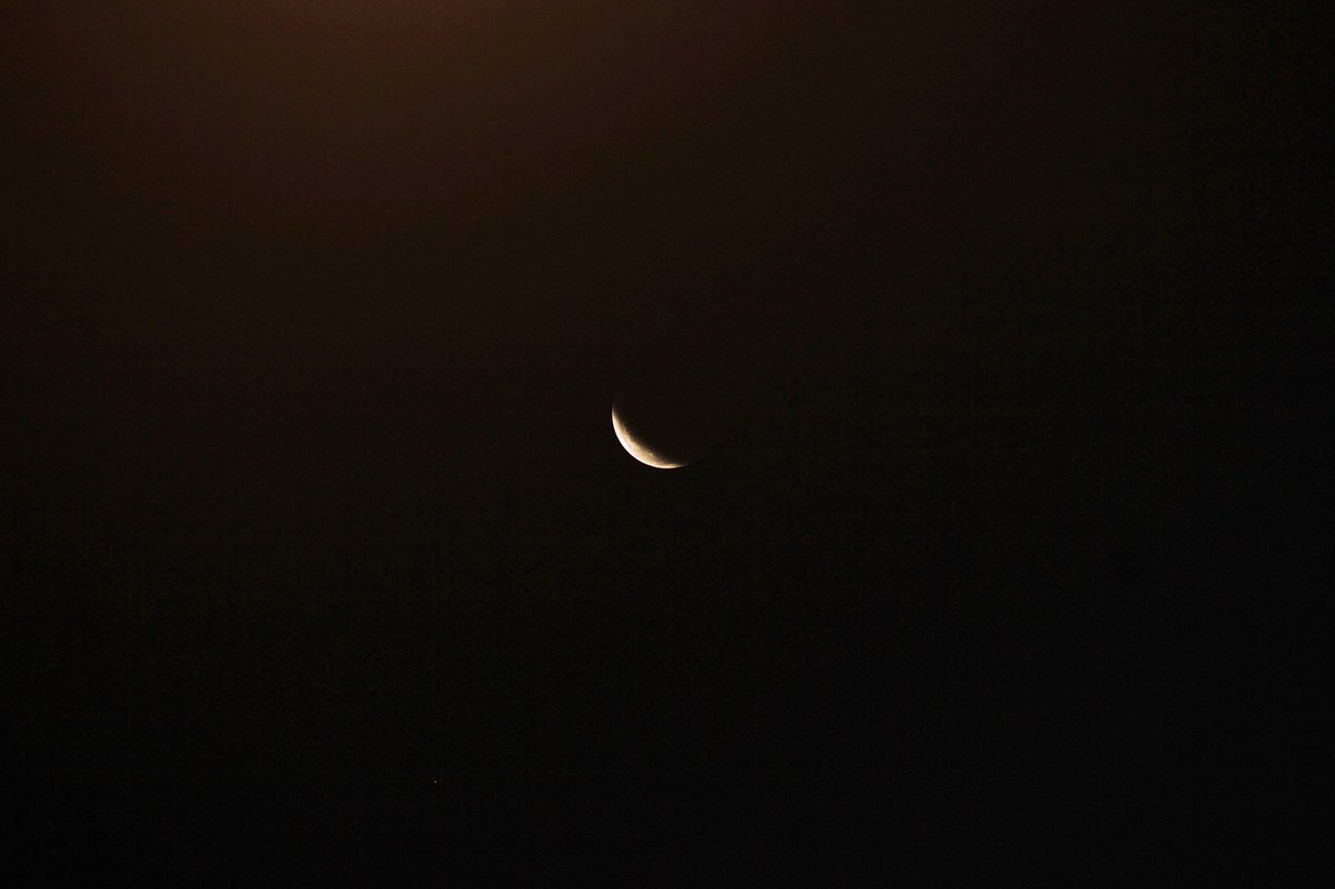 slsblaca's tweet photo. Beautiful lunar eclipse tonight!! Can’t help getting my camera out and taking some pictures myself🤩 not the best photographer but i still think the moon looks pretty^^ https://t.co/rY9mLef980