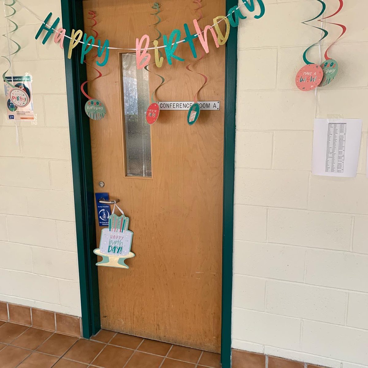KristelEpps's tweet photo. I just love my Spartan Family! They decked out my testing office and made sure I had breakfast! Happy birthday to me! #HinesIsWhereTheHeartIs #Speechless @gatz_lisa @MrsEdwards93 @ms_cagle @ReginaS2015 @HinesSpartans https://t.co/YIWkK3oUZJ