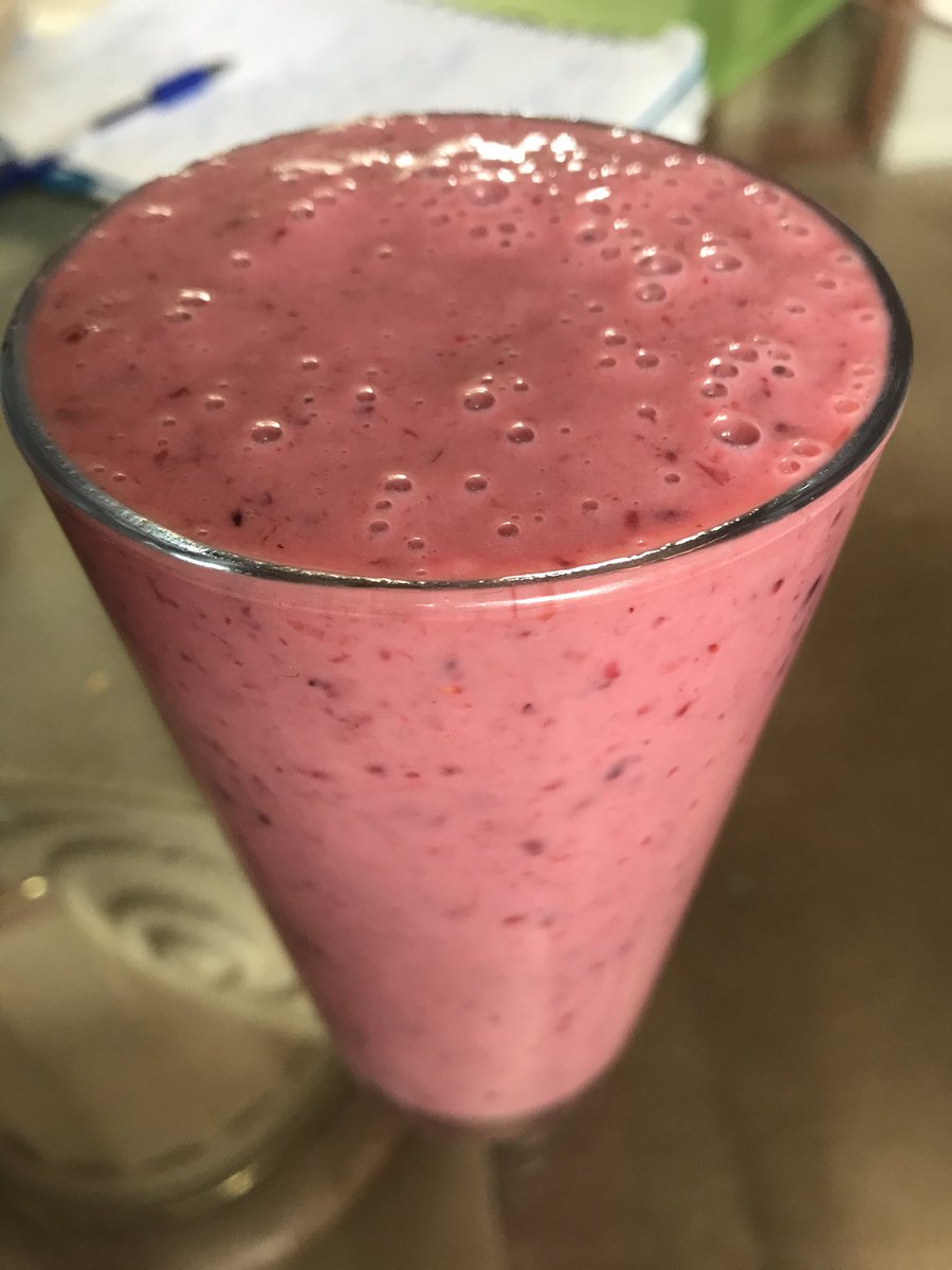 Karenchristofo2's tweet photo. Homemade smoothie to help me through an assignment for my course #studentscran #berryboost https://t.co/ixEBNzqSNd