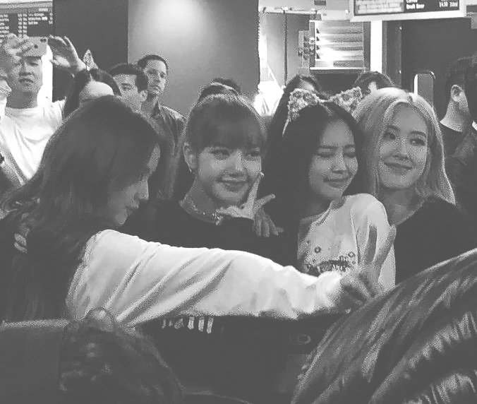 soyaapinks's tweet photo. POV: you miss @BLACKPINK https://t.co/8mkVqyAHYT