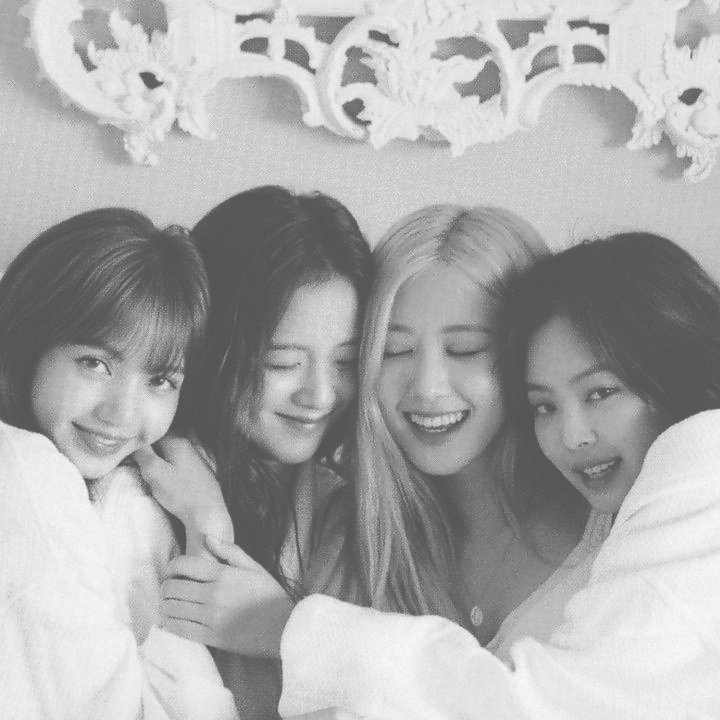 soyaapinks's tweet photo. POV: you miss @BLACKPINK https://t.co/8mkVqyAHYT