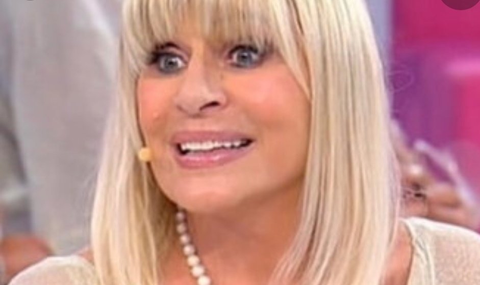 ________cla's tweet photo. Quando a 70 anni suonati sei invidiosa di una donna della tua stessa età che attira inevitabilmente l'attenzione di tutti su di lei grazie alla sua essenza fuori dal comune ed invece tu hai avuto bisogno per anni di sceneggiate ridicole e vestiti di carnevale
#uominiedonne https://t.co/XDttGM1QZv