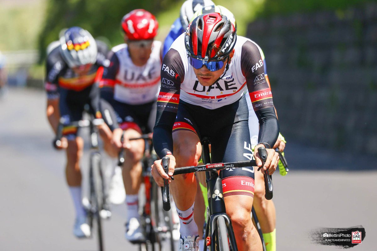 TeamEmiratesUAE's tweet photo. 🇮🇹#Giro Inside 60km to go, we have both @AlessandroCovi and #ValerioConti in the 19-man breakaway.

⚡️ For Covi and it’s his third day in the breakaway in this @giroditalia .

#UAETeamEmirates #RideTogether https://t.co/YpZEAIt6Mq