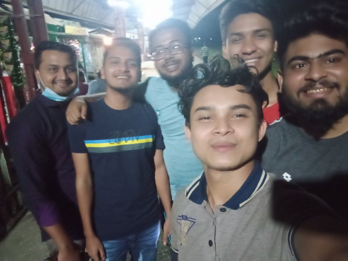 KaziSourov3's tweet photo. #6.5inches #shuvo #ovimc #suvongay #sumithati #sourovmoichudra
#mcgroup #travel #friends https://t.co/rar4o9moSj