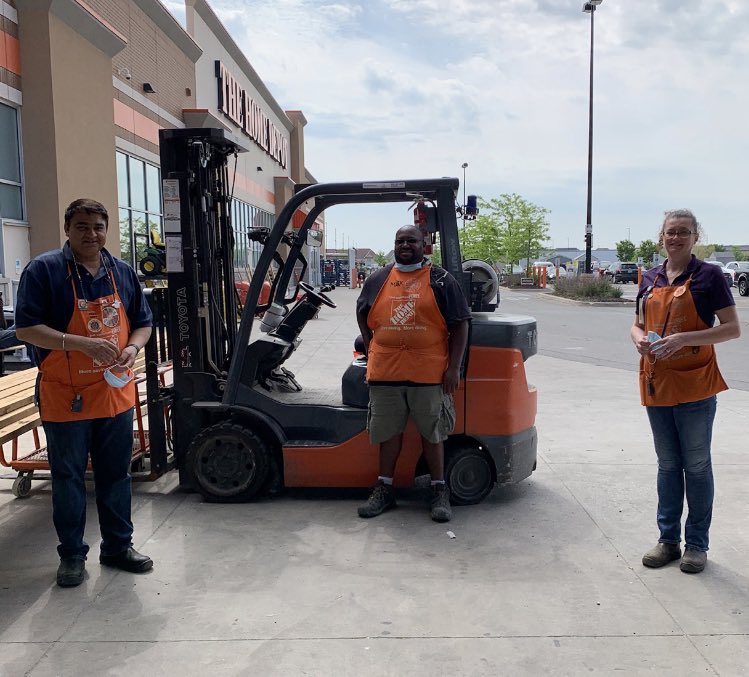 Had a great time picking orders in 7157 Trafalgar Village with SM Marnie Mckean and 7301 Brampton West with SM Nav Singh and all of their associates! Such hard working associates in both stores picking, staging and running thousands of orders a week! <a href="/HomeDepotCanada/">Home Depot Canada</a>