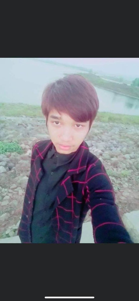 maycrown15's tweet photo. #SouthernShanState #Taunggyi: 1st year Botany major student, Than Htike Aung was arbitrarily abducted by the Junta Terrorists with 3 military cars while he was having lunch at Sunmoon restaurant in ThitTaw Ward at 1pm.
@aapp_burma @ICRC 
#May26Coup #WhatsHappeningInMyanmar https://t.co/bhLAEN1GU4
