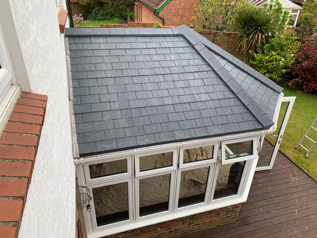 SilverTreeWD1's tweet image. Wow look at this conservatory transformation with a new equinox roof, not only does it look fantastic but it’s also energy efficient #winwin 😮 ❤️ Give us a call for a no obligation, contact free quote (01279) 883292 #hertfordshire #essex #conservatory #equinoxroof #pvc