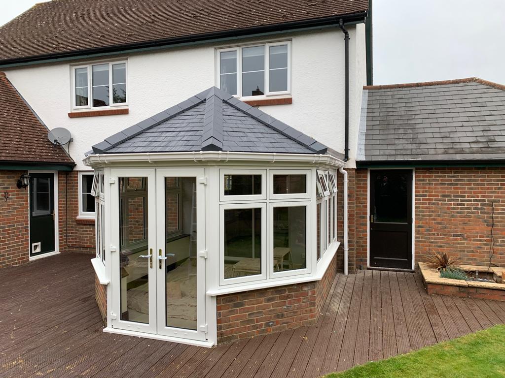 SilverTreeWD1's tweet image. Wow look at this conservatory transformation with a new equinox roof, not only does it look fantastic but it’s also energy efficient #winwin 😮 ❤️ Give us a call for a no obligation, contact free quote (01279) 883292 #hertfordshire #essex #conservatory #equinoxroof #pvc
