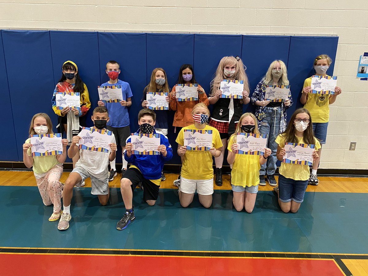 WellerArt's tweet photo. 6th Yellow Unified Arts Leadership Awards, Choir Awards and Band Awards!!!   RISE RALLY WEDNESDAY!!! @CreekviewIS @DianeMankins https://t.co/5u9qUbxT59