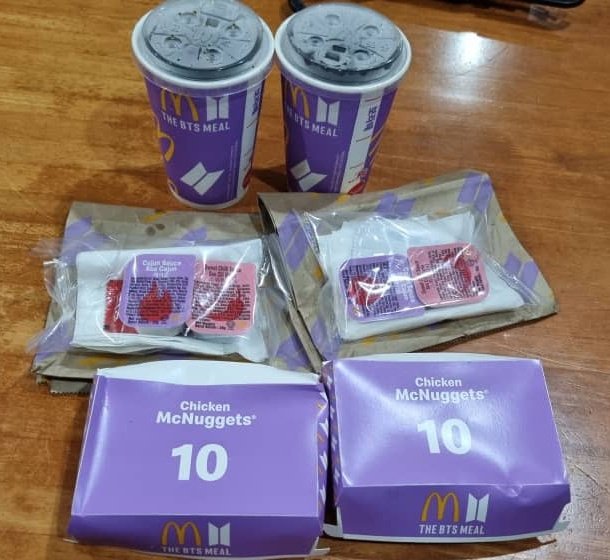 jyunzsmile's tweet photo. Finally purple bts meal is here.. Been wanting it since morning 🤭
After 6 years, BTS is back in Malaysia 💜💜💜
#BTS #BTSMeal #BTSMealmalaysia #BTSMcd #cajunsauce #SweetChiliSauce @BTS_twt https://t.co/HiEsY4iBwl