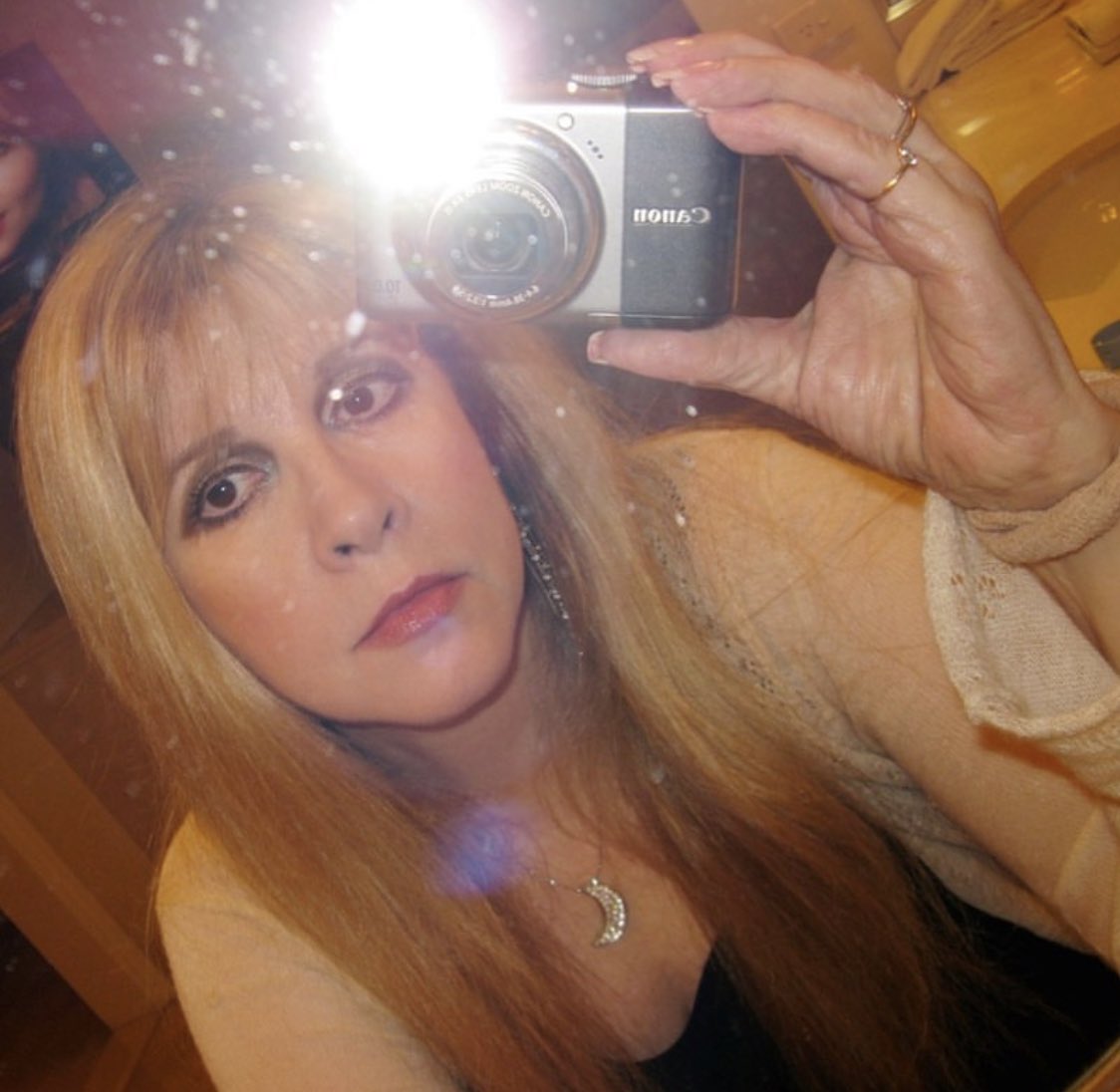 Happy birthday to bathroom selfie queen stevie nicks 