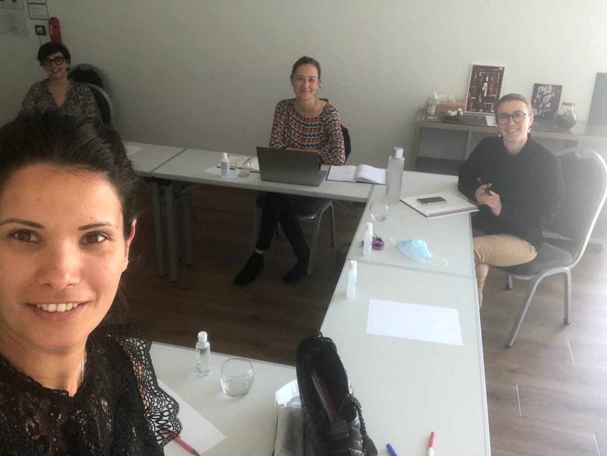 clubentrepribdx's tweet photo. [Vie du Club] Sonia, Virginie, Marina et Hélène en pleine séance de réflexion pour réfléchir à un nouveau format de mise en valeur de vos activités !
A suivre...on vous en dit plus bientôt 😀
#Réseau #CEBX #Adhérents #iciçabosse https://t.co/tVA8upXyjo