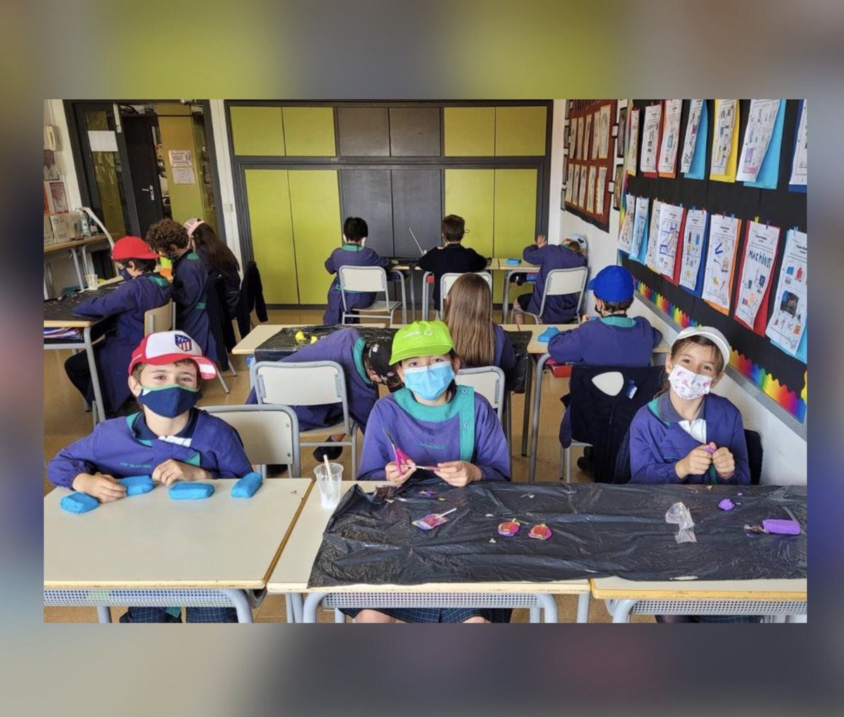 SGeorgesSchool's tweet photo. The children in Primary 3 have certainly enjoyed their "Work project”, transforming themselves into industrial and craft workers whilst gaining a fun insight into the world of work in the secondary sector. 👩🏼🔧🧑🏻🔧 🔧🚗 #primaryeducation #learnisfun #primaryprojects @st_georgeschool https://t.co/gkjOe6UyjL