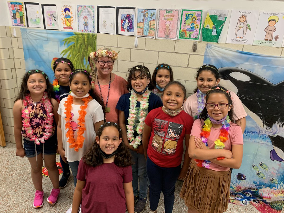 stanthonyindy's tweet photo. Mrs. Slipher’s 3rd grade class took a virtual field trip to Hawaii yesterday! #StAnthonyIndy https://t.co/9H1C6KSU4T