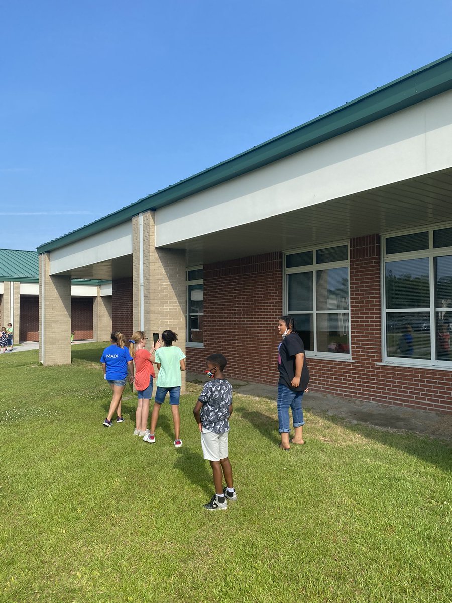 We went on a wild geometry @GooseChase Perfect for the last week of school! I loved the math talk I heard and the cooperation I saw!! <a href="/SchoolBeaufort/">Beaufort Elementary School</a> <a href="/karenwood1/">Karen Wood</a> <a href="/parish_laura/">Laura Parish</a> #shinethelight #carterettrailblazers