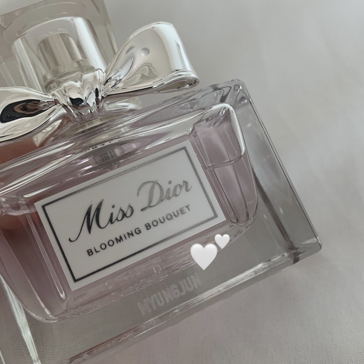 Uzivatel エイリアン Na Twitteru Diorの香水買ったんだけど 無料で瓶に刻印してもらえるから Myungjun にしてもらった 韓国語ではできなかったから残念って思ってたけど英語でも普通に可愛すぎた Dior様々です 香水つけるたびに推しを思い出せるなんて