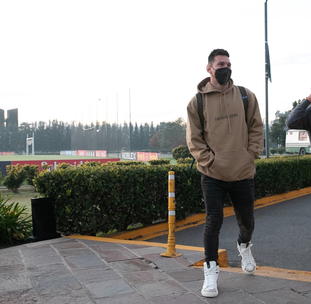 TyCSports's tweet photo. Alguien ya se ilusionó de nuevo y no voy a decir quién soy. ¡MESSI ESTÁ EN EL PAÍS! 😍🇦🇷⚽ https://t.co/WasRTjTvZN