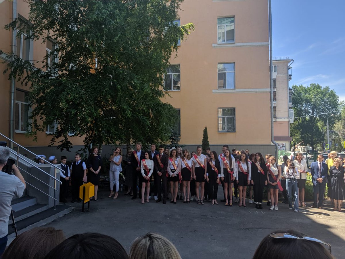 Сегодня для учащихся 11-х классов общеобразовательных учреждений Самары прозвучал последний звонок! Более 13 тысяч выпускников сегодня вступают во взрослую жизнь! Желаем ребятам удачи на новом, взрослом пути и покорения всех высот! 🥳🙌