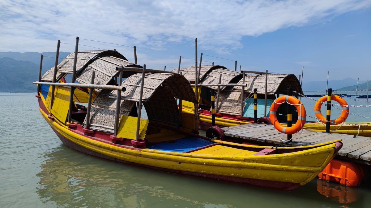 javihagen's tweet image. #Fujian era el lugar de #China con más gente que vivía en barcos, algo habitual en la costa oriental antiguamente. Familias enteras de los conocidos como Qu Ti lo hicieron por generaciones. En #Xipi, cerca de #DouMentou, han construido casas flotantes para albergarles.