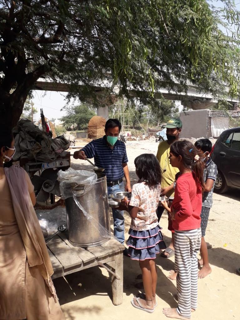 DrRadhikaBatra's tweet photo. Amidst the devastation created by Covid-19 across the country, manager at Every Infant Matters, Umed Singh, goes to distribute food in Delhi’s slums to hungry, homeless women and children; for nothing can put a brake on the Million Meals project. #everyinfantmatters https://t.co/c5OvswT1he