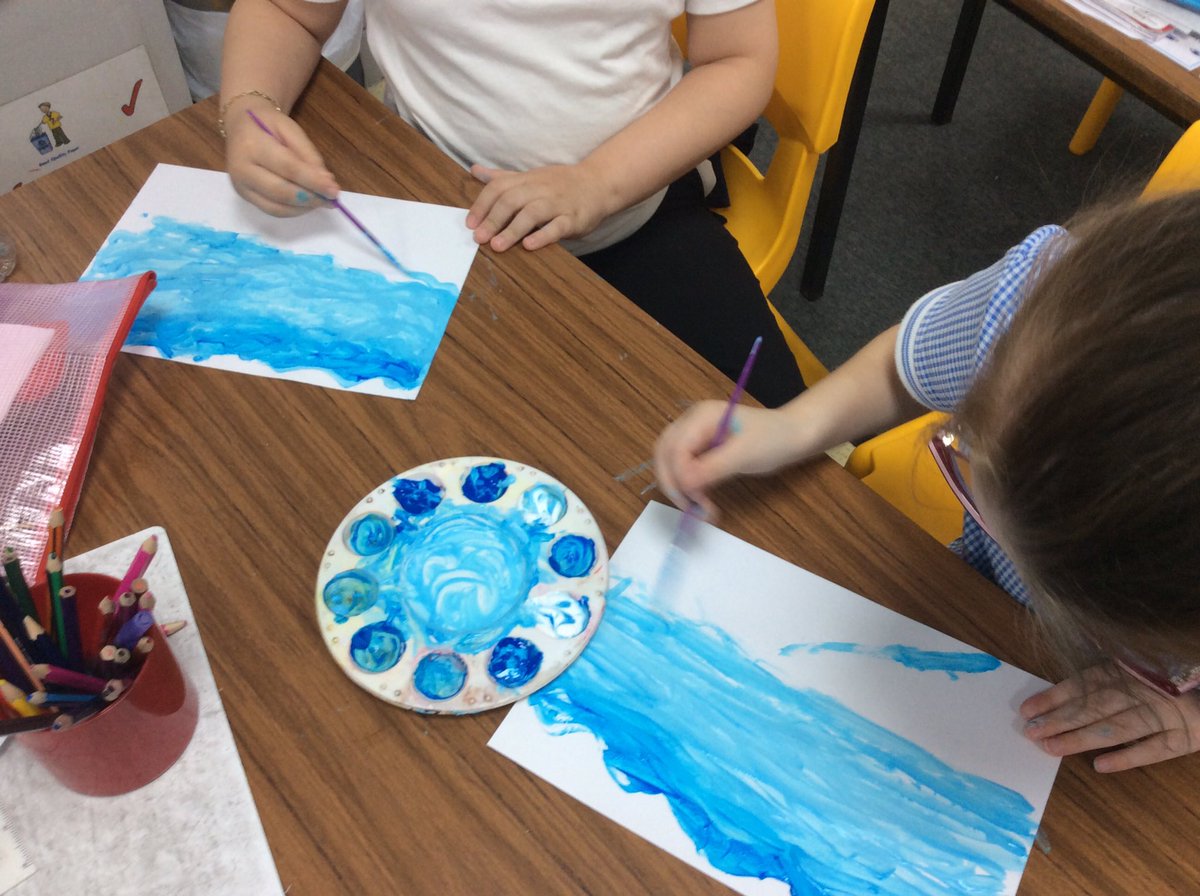 EPA_Y1_Y2's tweet photo. We enjoyed using blue and white to create tints for an Ocean themed picture @DeltaEstcourt #EPAArt https://t.co/eCfrPJW4Hl