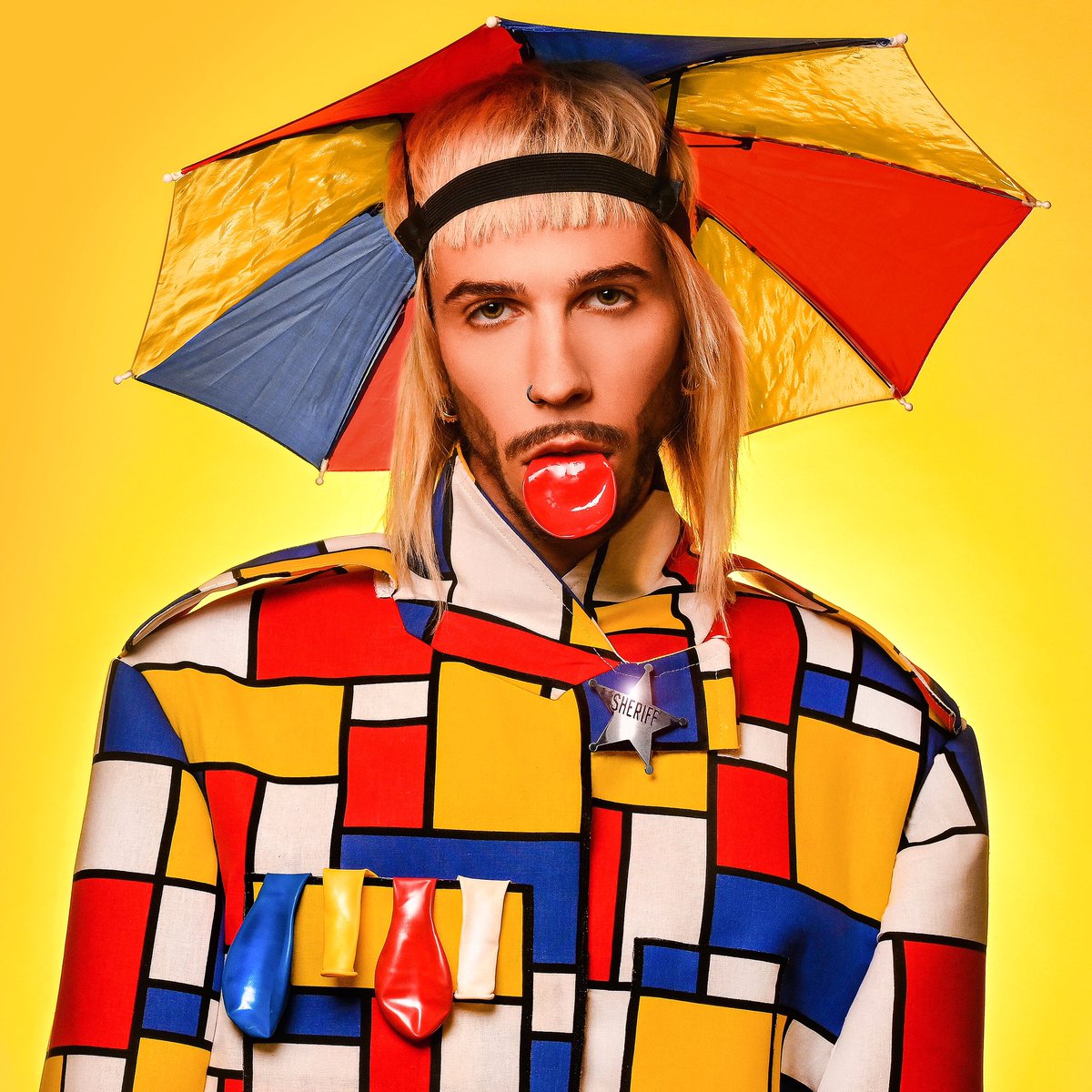 Mon nouveau clip « Petit Paquet » en ligne vendredi 28 mai à 18h sur YouTube et disponible sur toutes les plateformes musicales ❤️⭐️🎉 Merci à tous pour cette expérience incroyable 😍