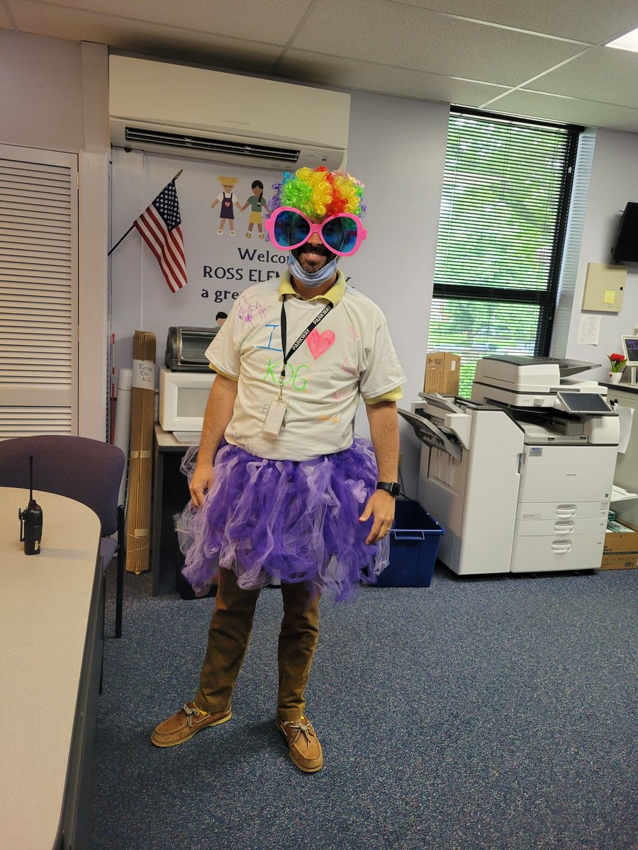 The kids dressed Mr. Cohee today.  #readyfortoday <a href="/RossElementary/">Ross Elementary</a> <a href="/ParkwaySchools/">Parkway Schools</a>