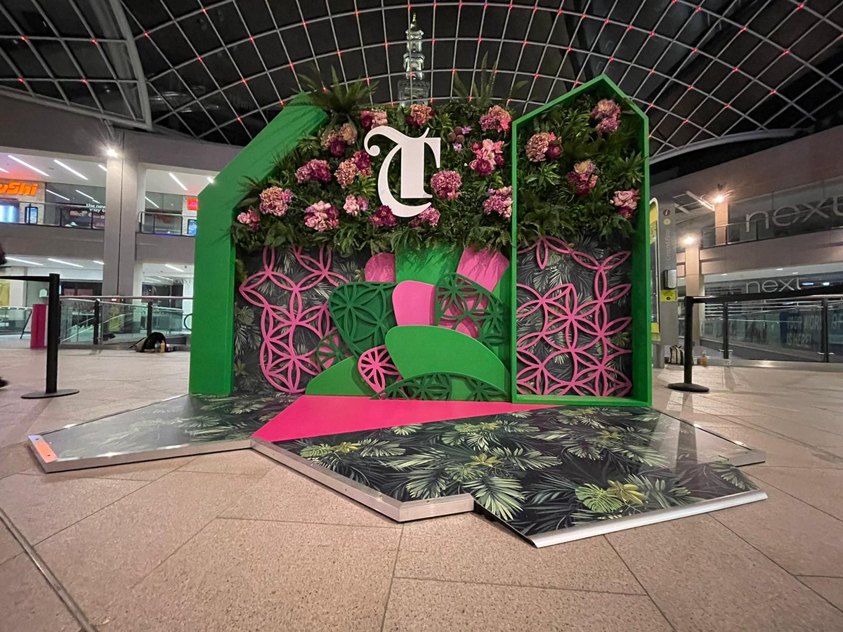 xcitecm's tweet photo. We were delighted to install these bloomin' lovely photo opportunities to kick start the opening of @TrinityLeeds  in April! It has been great to see so many people striking a #pose! https://t.co/m0qEjQUiaE