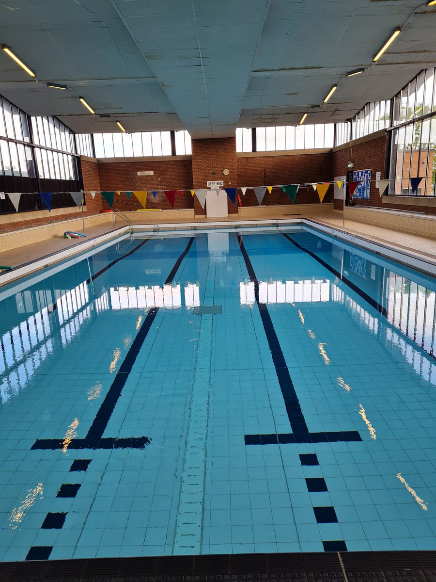 PrimaryOakhill's tweet photo. Year 4-5 love swimming at TEC Tamworth @TecBelgrave with our fabulous swimming teachers from Splish Splash @splishsplashvt https://t.co/gPX4wddWoK