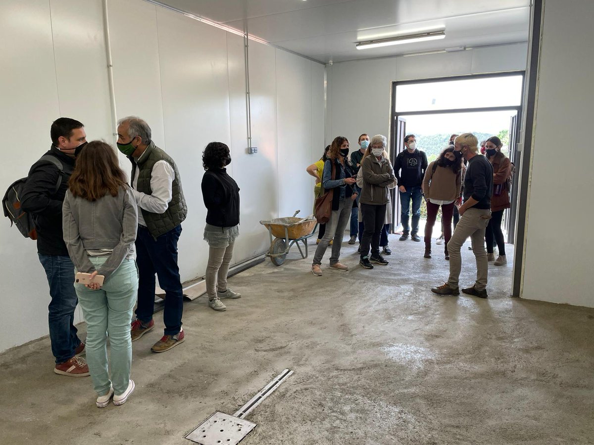 ADRCatCentral's tweet photo. 🧀 Un cop finalitzada la reunió de treball, els assistents a la trobada #CORural han visitat la formatgeria col·lectiva del #Lluçanès 

🙌 Després de la pausa per dinar, la jornada ha acabat amb una visita a @FormatgesLluca https://t.co/j6f2PmLp6h