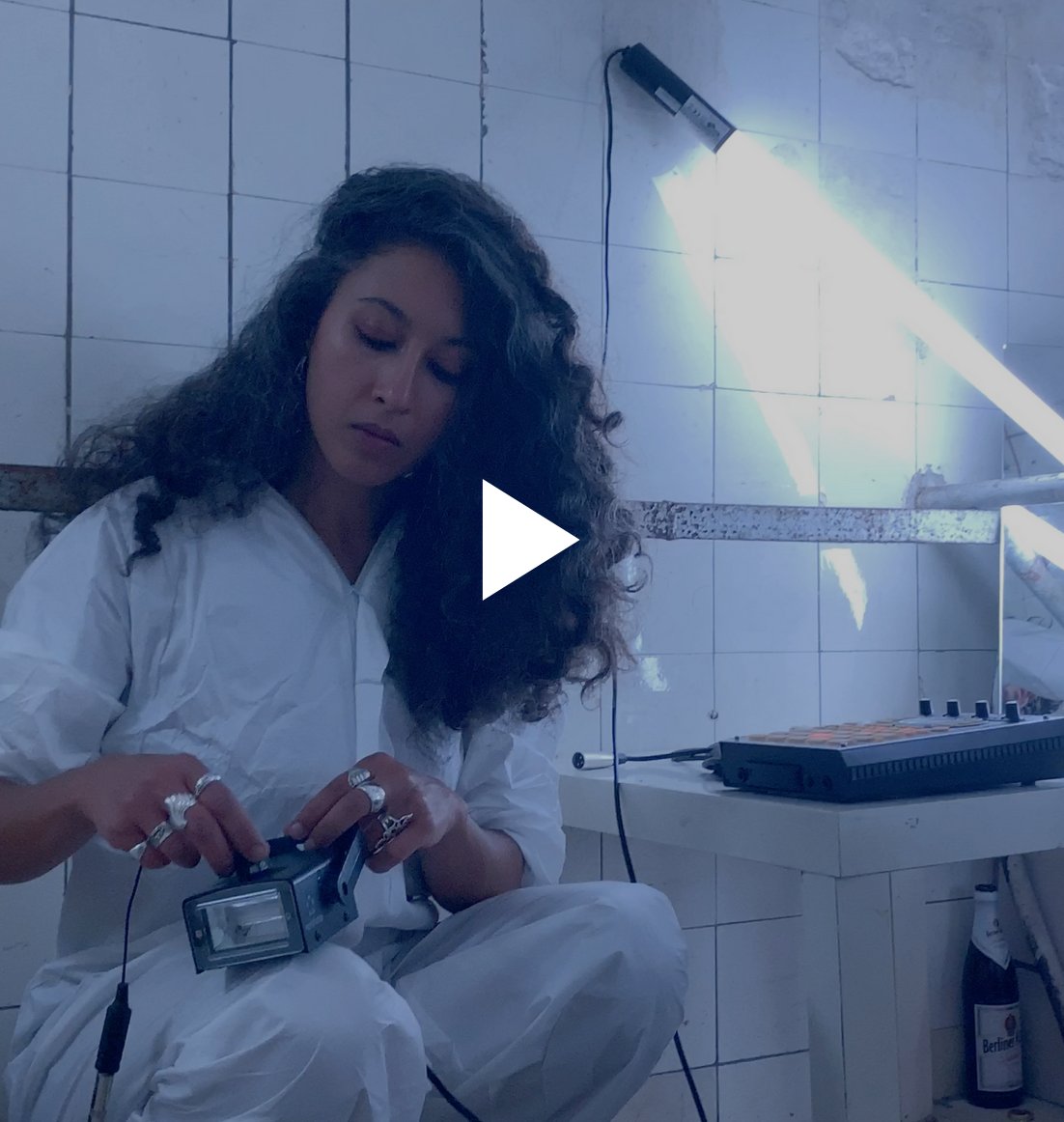 Video interview with Sukitoa o Namau - Moroccan experimental sound artist, researcher and activist rooted in contemporary dance and performing arts

ƒollow <a href="/sukitoaonamau/">Sukitoa o Namau</a> florilegio.org/pochemuchka/su…