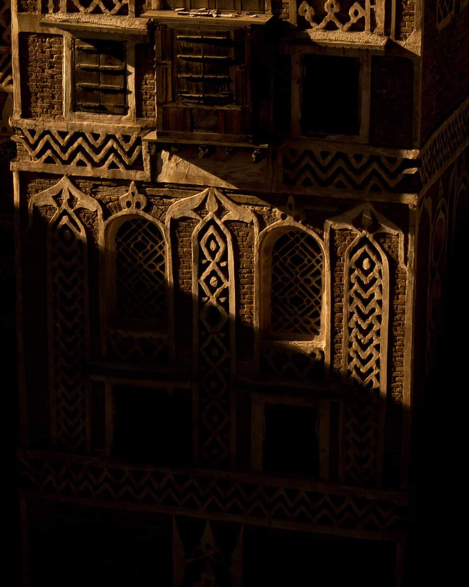 صورة لحظات الغروب في صنعاء القديمة
  <a href="/onsy93/">Onsy Hisham</a>  المبدع الصديق