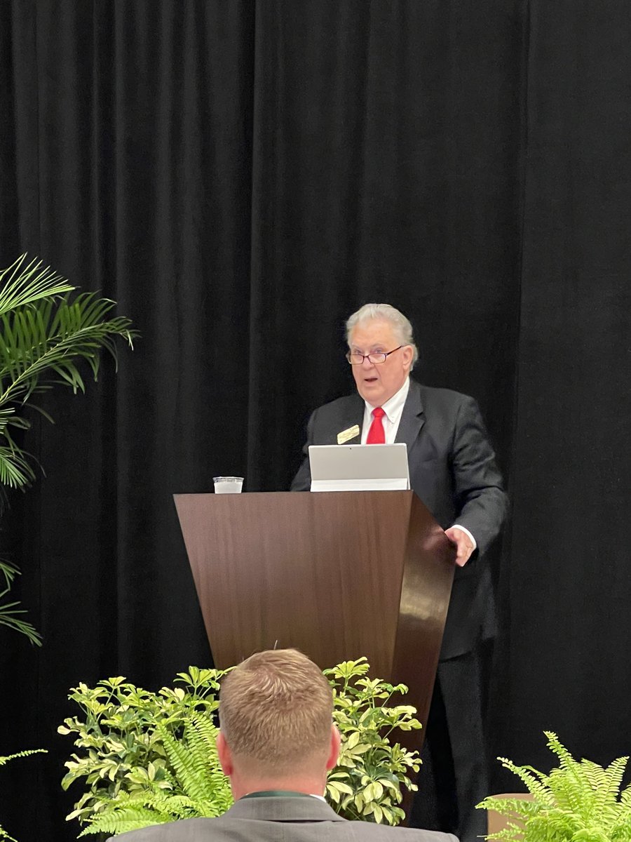 jimedwards26's tweet photo. Really enjoyed being In Person with bankers from all over OK yesterday participating in the OBA convention. Great send off for one of the best state banking assoc. execs in the country @rogerbeverage   OBA is in great hands with new CEO @abeverageoba !  #OBA2021 #AmericasBanks https://t.co/6dJC5moc5Z