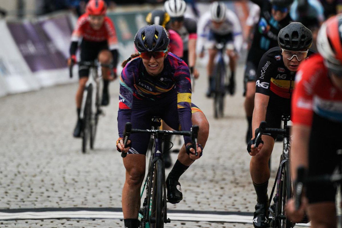 Unofficially 4th place to @alexismryan in a sprint finish on stage 2! 

#LTLT21