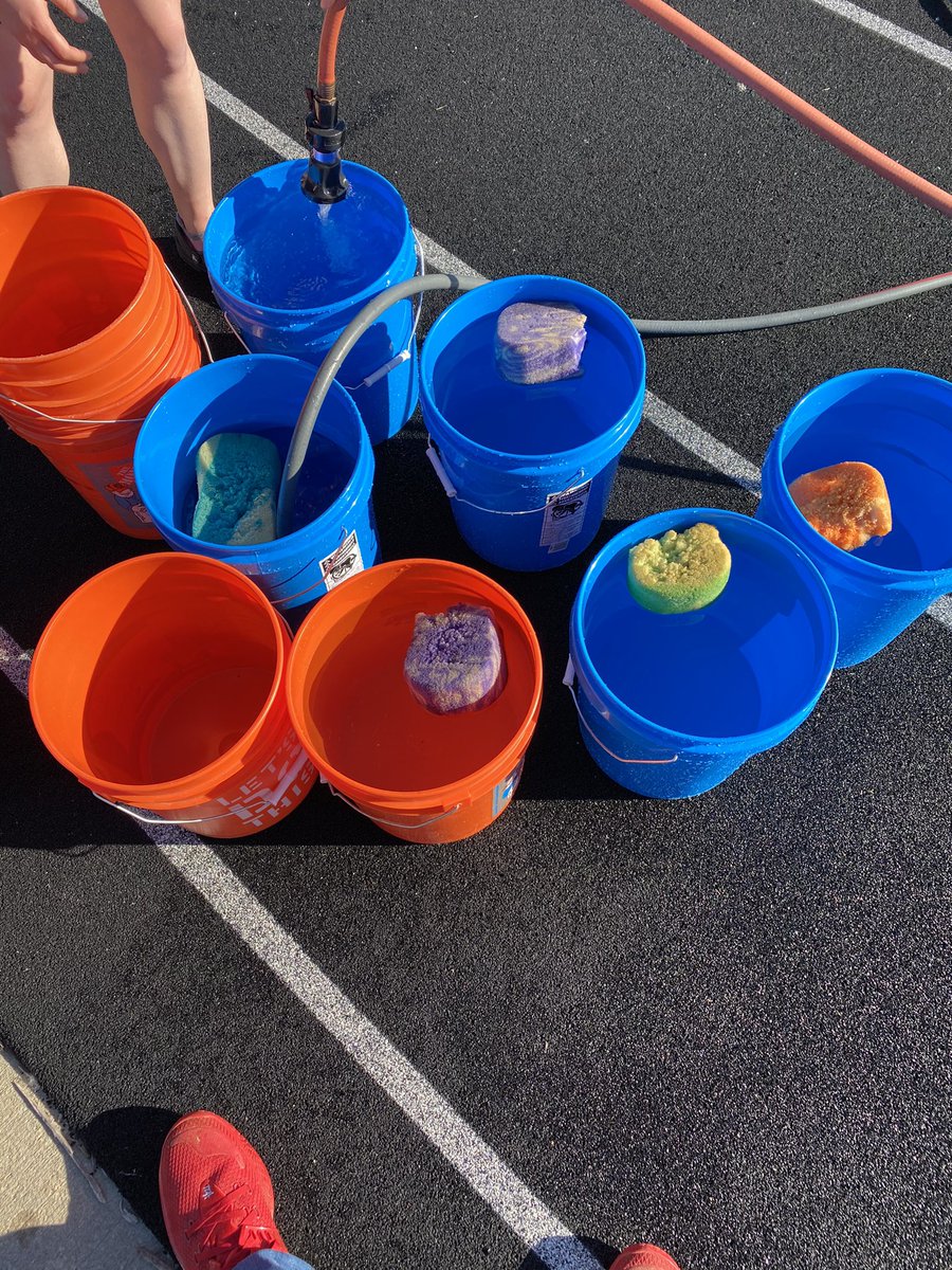 brettabbotts17's tweet photo. We are getting everything set up and ready for Field Day for @Roos_Elementary! Is that @Hannah_OhWins or just a bunch of pizza boxes with legs?! #GoJrJackets https://t.co/pyl0oWEBST