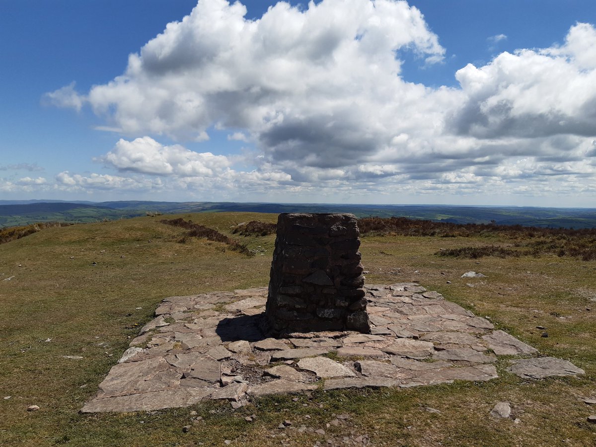 BevHunt72's tweet photo. So after 3 tiring hours of my #Walk1 of 55 five milers for #OneMedicine @HumanimalTrust we arrived at the summit of #DunkeryBeacon...now time to head back 😊👍
https://t.co/9UUUGXoP5Q https://t.co/fo8jO7P8L9