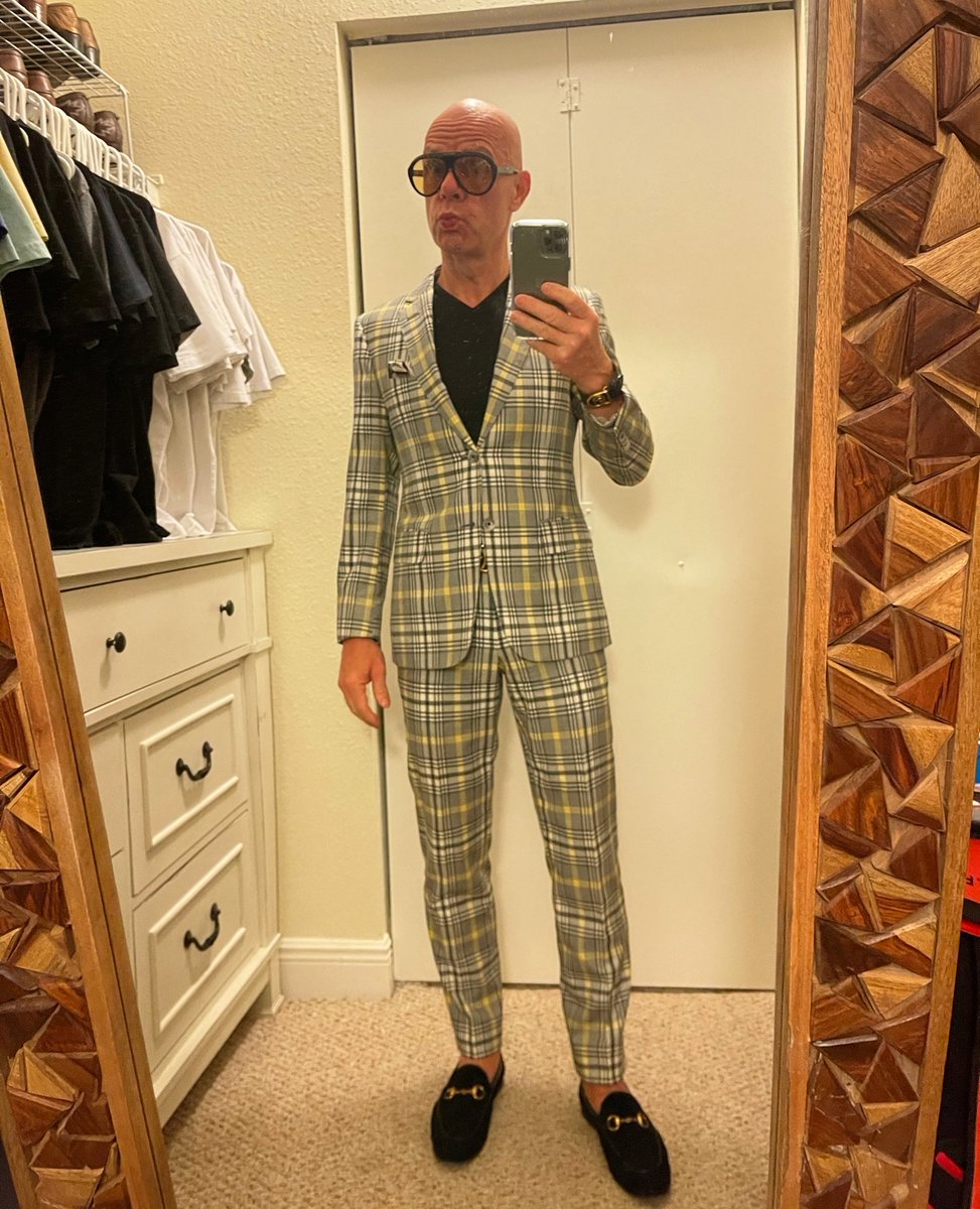 ronleonard40's tweet photo. “You can never be overdressed or overeducated.” – Oscar Wilde💣 https://t.co/Daib75kGfR