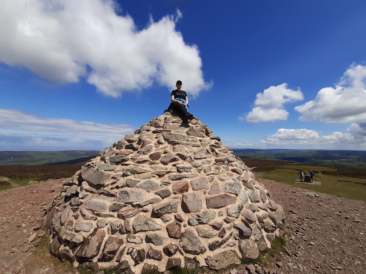 BevHunt72's tweet photo. So after 3 tiring hours of my #Walk1 of 55 five milers for #OneMedicine @HumanimalTrust we arrived at the summit of #DunkeryBeacon...now time to head back 😊👍
https://t.co/9UUUGXoP5Q https://t.co/fo8jO7P8L9