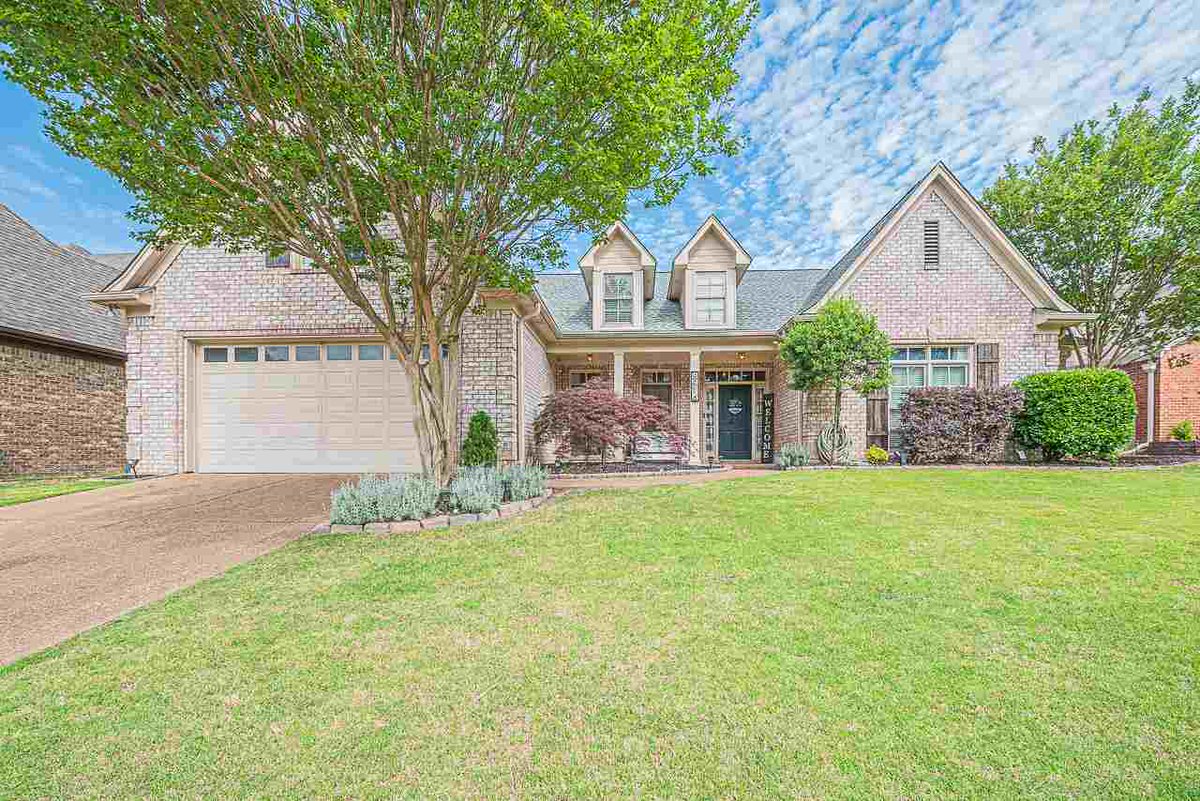 livelovememphis's tweet photo. Do you know someone looking for a great #property in #Cordova?   #realestate https://t.co/1bymC2JoSr https://t.co/R0qXV5fUKw