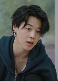 ThthuyW's tweet photo. Hello, 
@BIGHIT_MUSIC @HYBEOFFICIALtwt
we noticed that the lighting during the dance break of “butter”, Jimin a main dancer, is the only member dancing in the dark, can you be more careful and check while filming the performance, so he can be visible? fix the lighting, please. https://t.co/JDusWRzIcI
