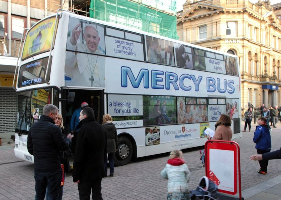 stonymission's tweet photo. Something tells us that this @Stonyhurst alumnus would have got on well with our friend @FatherFrankie, who had the inspiration to create the #MercyBus! https://t.co/7jRAvEGInu
#GoodNews #outreach https://t.co/M9s8Dv5OJj