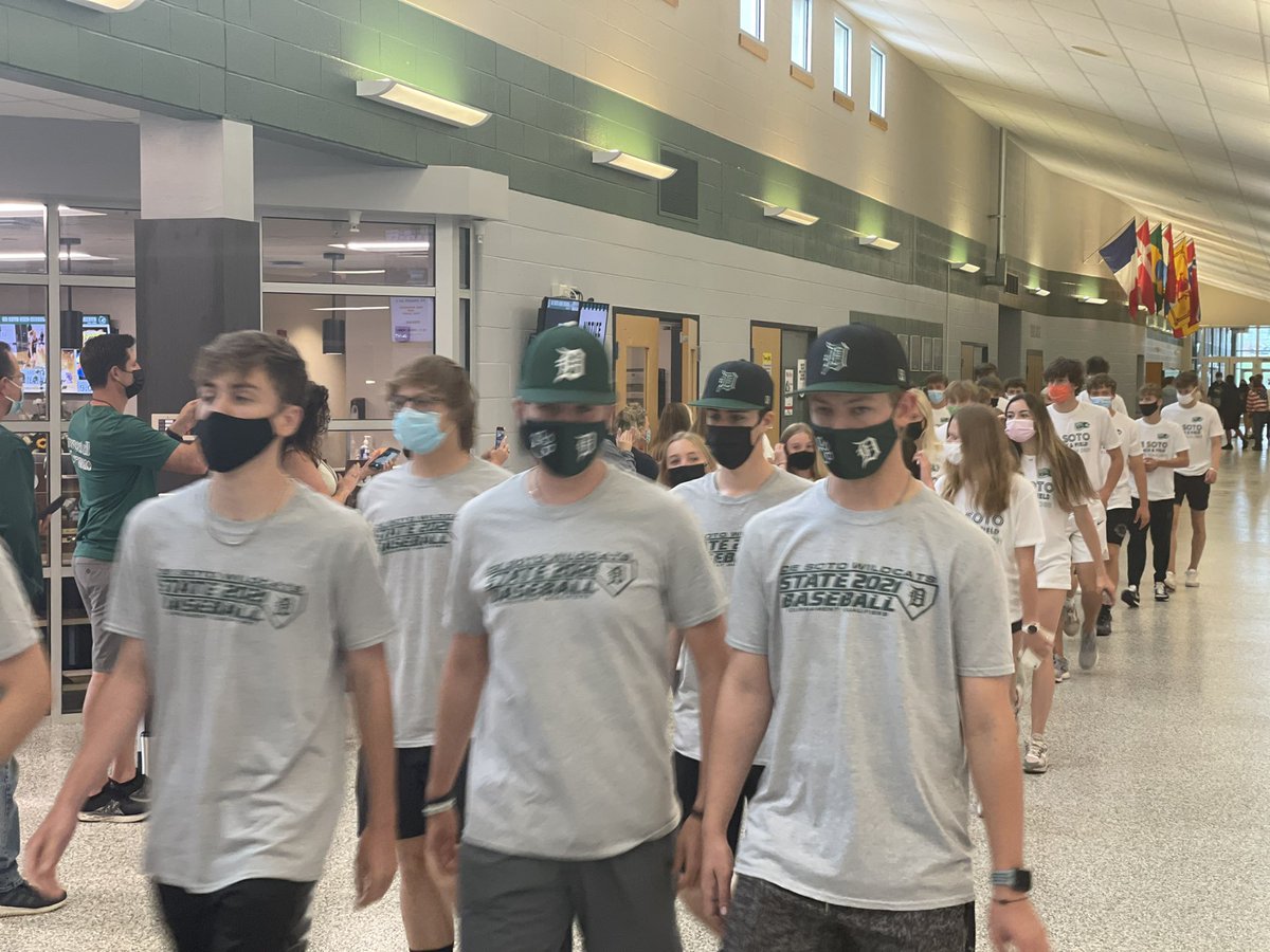 STATE SEND OFF! Good luck Baseball and Track &amp; Field at State in Wichita on Thursday! <a href="/BaseballDHS17/">De Soto Wildcats</a> <a href="/DHS_Track_Field/">DHS Track & Field</a> <a href="/KSHSAA/">KSHSAA</a>