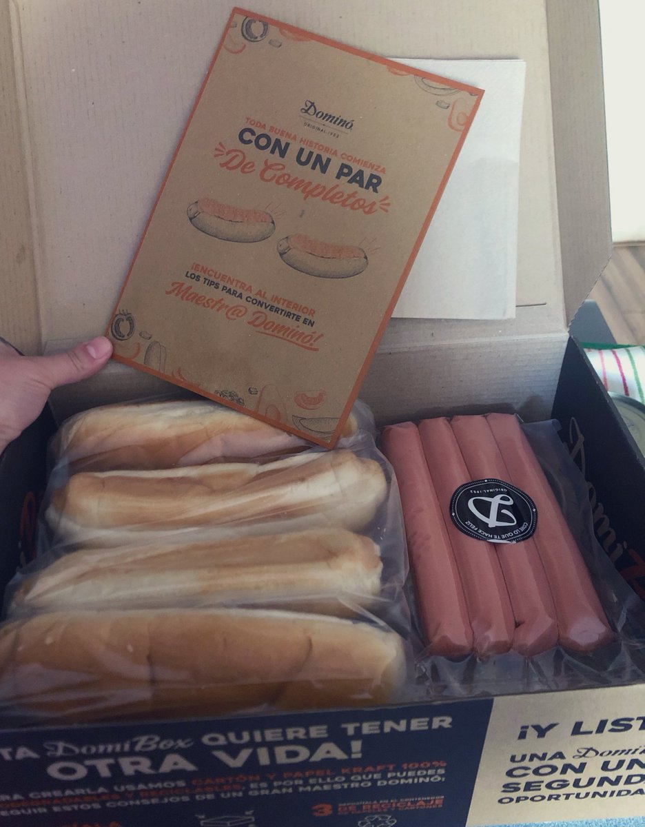 amarantapaz's tweet photo. Anoche con el @AriasKine tuvimos el gusto de atacar la #Domibox de @DominoFDS
Demasiado ricooo, los completos nos quedaron (casi) igual que en los locales🌭🙌🏼🤤
#DiadelCompleto #tocomples https://t.co/hJHjXCBi3P