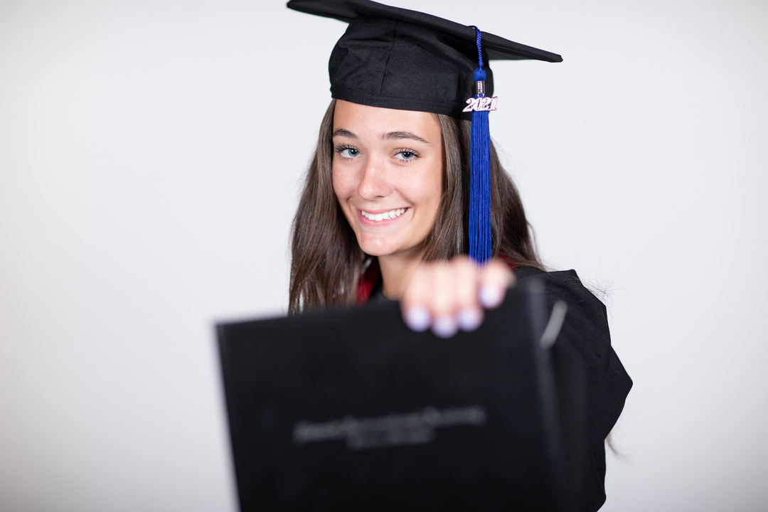 oimaginationllc's tweet photo. Congrats to all of the 2021 graduates!! We know you worked so hard these past 4 years, and we can't wait to see where this next chapter takes you!
.
If you're looking to order last minute senior gear, head on over to our website! https://t.co/10yrdYyVIX
