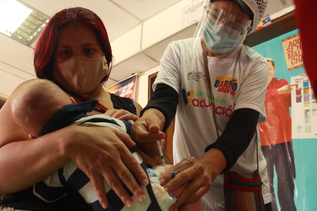 NicolasMaduro's tweet photo. La gran Jornada de Vacunación de las Américas estará activa hasta el #31May para inmunizar a los niños y niñas de Venezuela. Reitero mi llamado a las madres, los padres y representantes, para que asistan con los pequeñines de la casa, sin descuidar las medidas de bioseguridad. https://t.co/kk0w5KjoQi