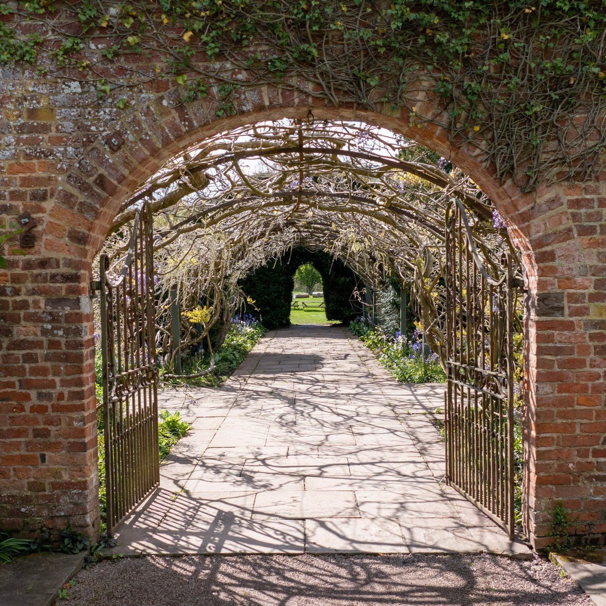 Hampton Court Castle tweet media