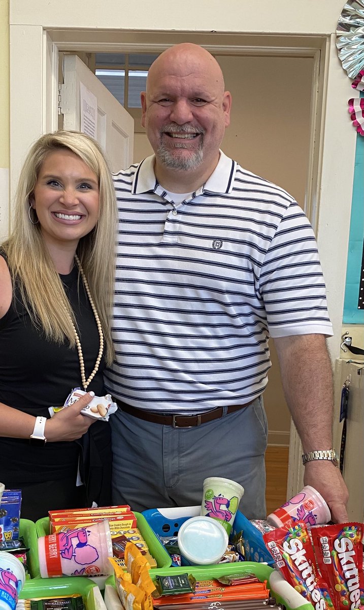courtneyspecial's tweet image. ⁦@EESPrincipal⁩, aka Willy Wonka, stopped by with a cart full of teacher treats this morning! What a wonderful way to wind down the school year! Thank you, Mr. Wiggins! #specialeclass #happyschool