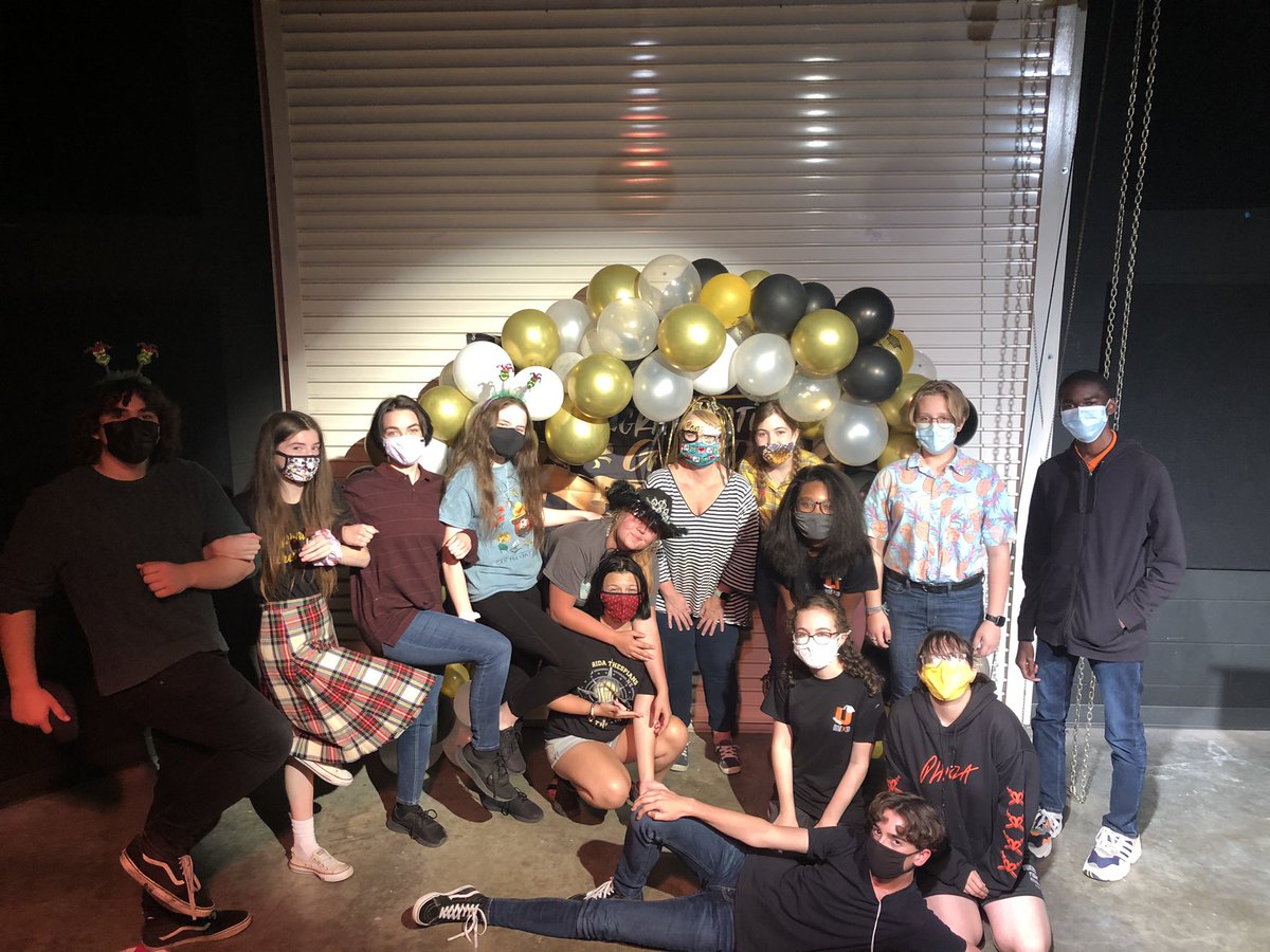 Titan Theatre awards ceremony!! Congratulations to everyone and a big thank you for all of your help!! 🧡<a href="/UHSTitans411/">Titans News NeTwork</a>