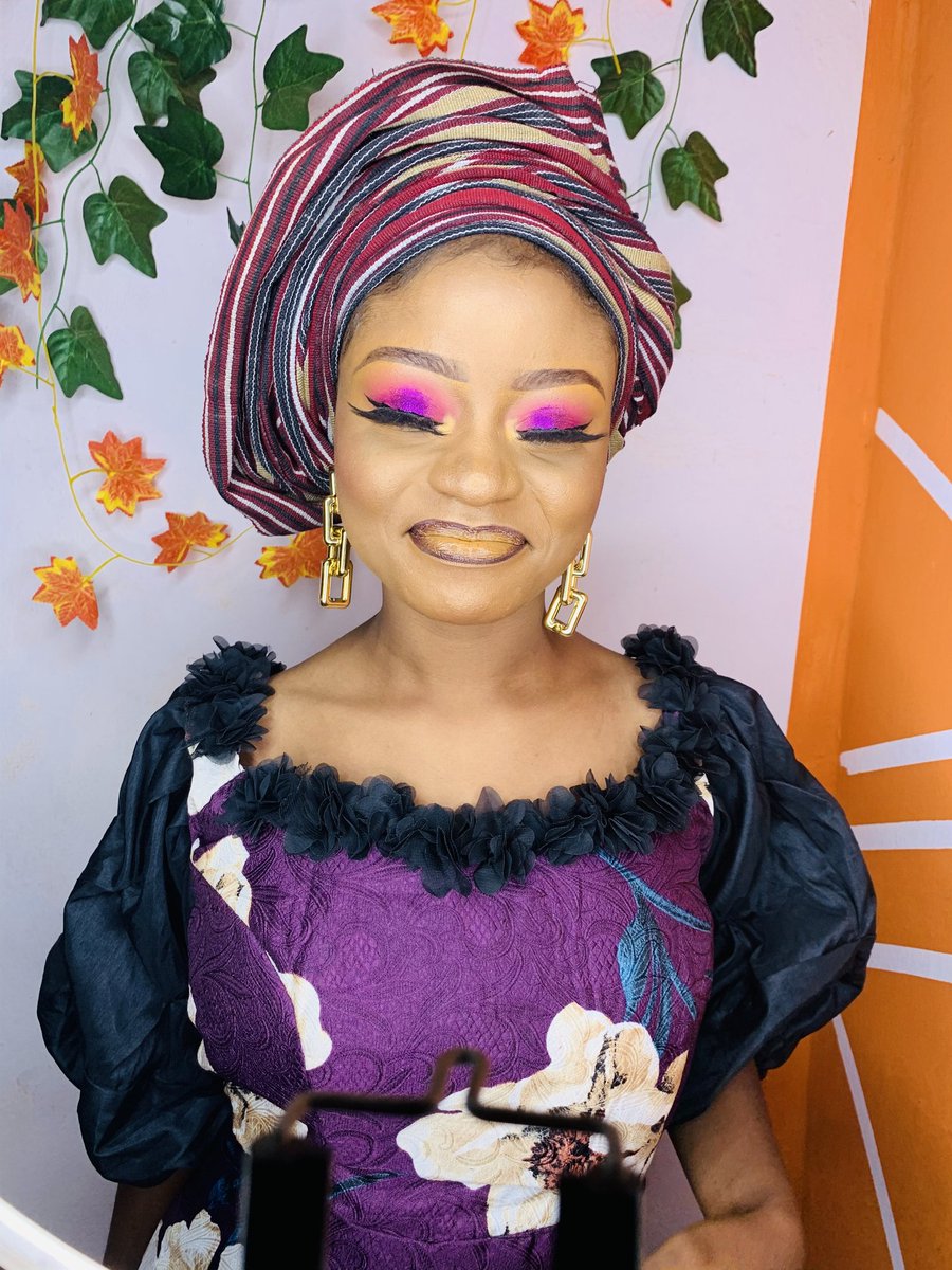 ForYorubaGirl's tweet photo. You also can be this hot during your event. Oya dm me to book a session asap 😊  IG @themakeupaffairs 

#N200 #wednesdaythought #blogger #WeLoveRedmiNote10Pro  #NILDSCovidBook https://t.co/D77896iJ8o