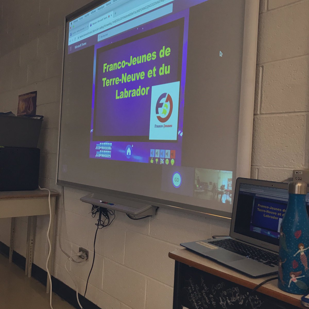 MmeHeatherK's tweet photo. Un grand merci à @OCOLCanada pour le jeu « Jéoparodie des langues officielles » ce matin! #forumlocal #FPATNL2021 Les Papillons, les Zoinkz, et les Gagnants se sont bien amusés et ont beaucoup appris! ☺️ @csfp_tnl @NicoleRDNTNL https://t.co/WnmR0l23ok